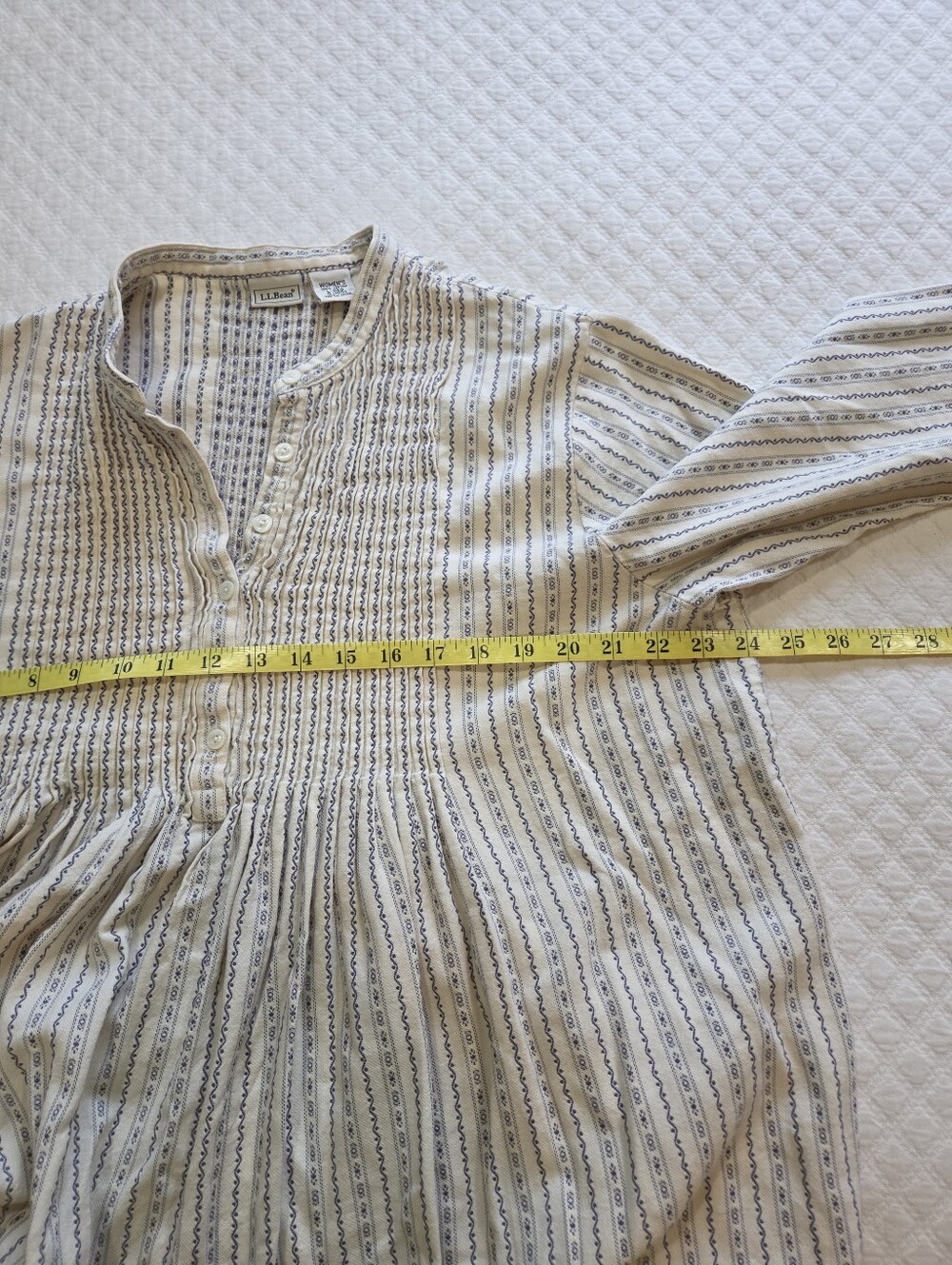 VTG LL Bean Cotton Dobby Nightgown Pintuck Pleats Size Large Cream Blue Cottage - Picture 7 of 11